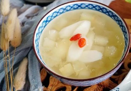 《立秋饮食：晨起喝粥，平衡营养》